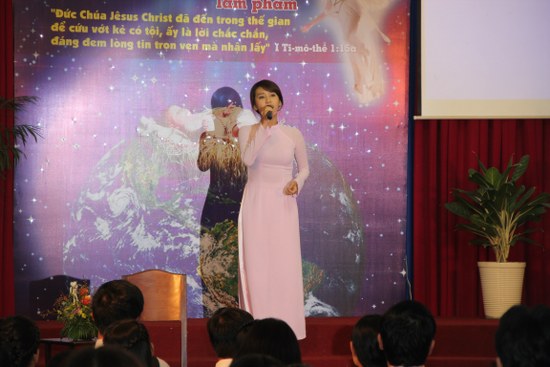 Kim Nguyên tôn vinh Chúa bài hát "Ước Mơ Mùa Giáng Sinh"